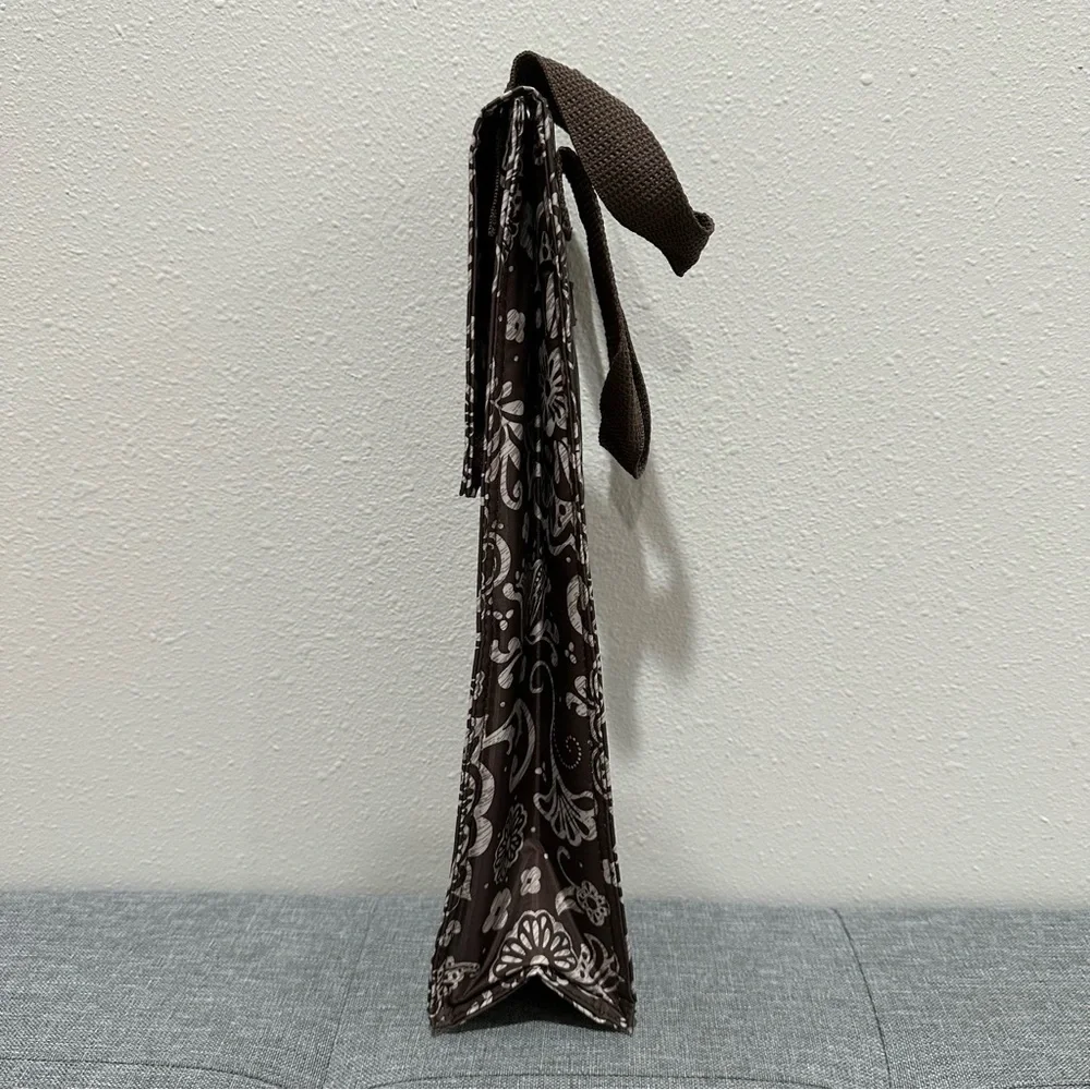 thirty-one insulated handles